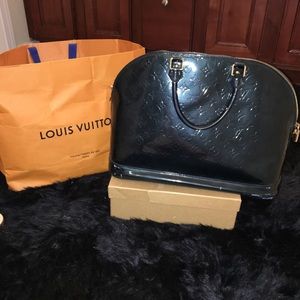 Authentic Louis vuitton (alma bag)
